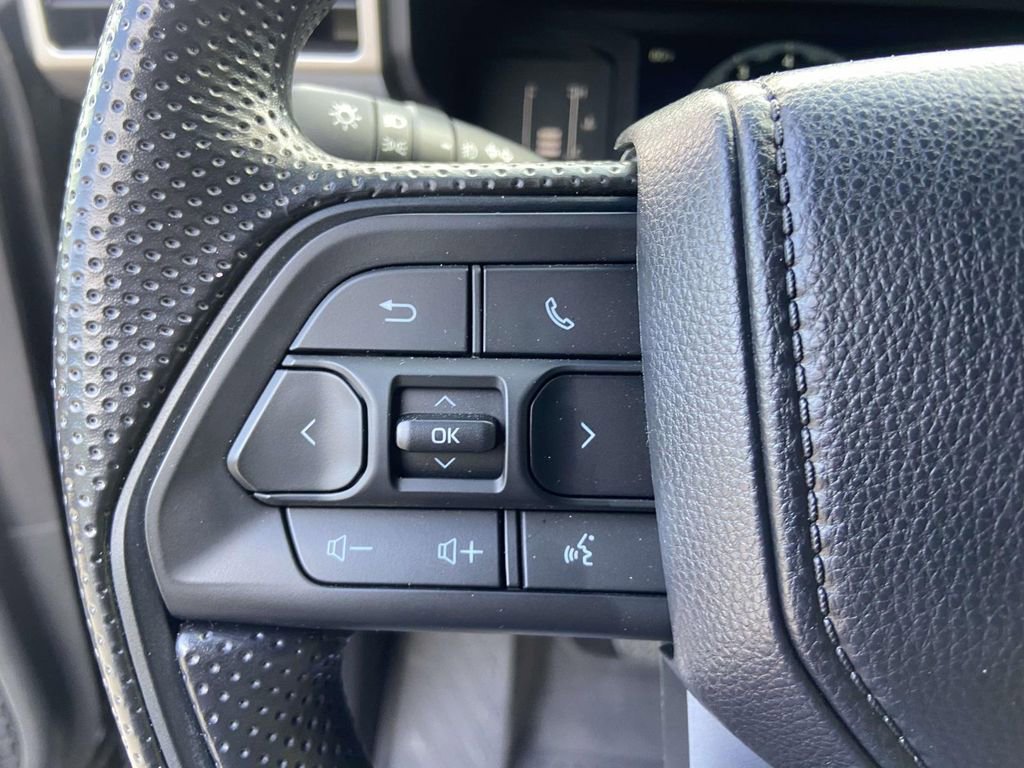 Used 2025 Toyota Tacoma SR5 AWD/4WD image 31