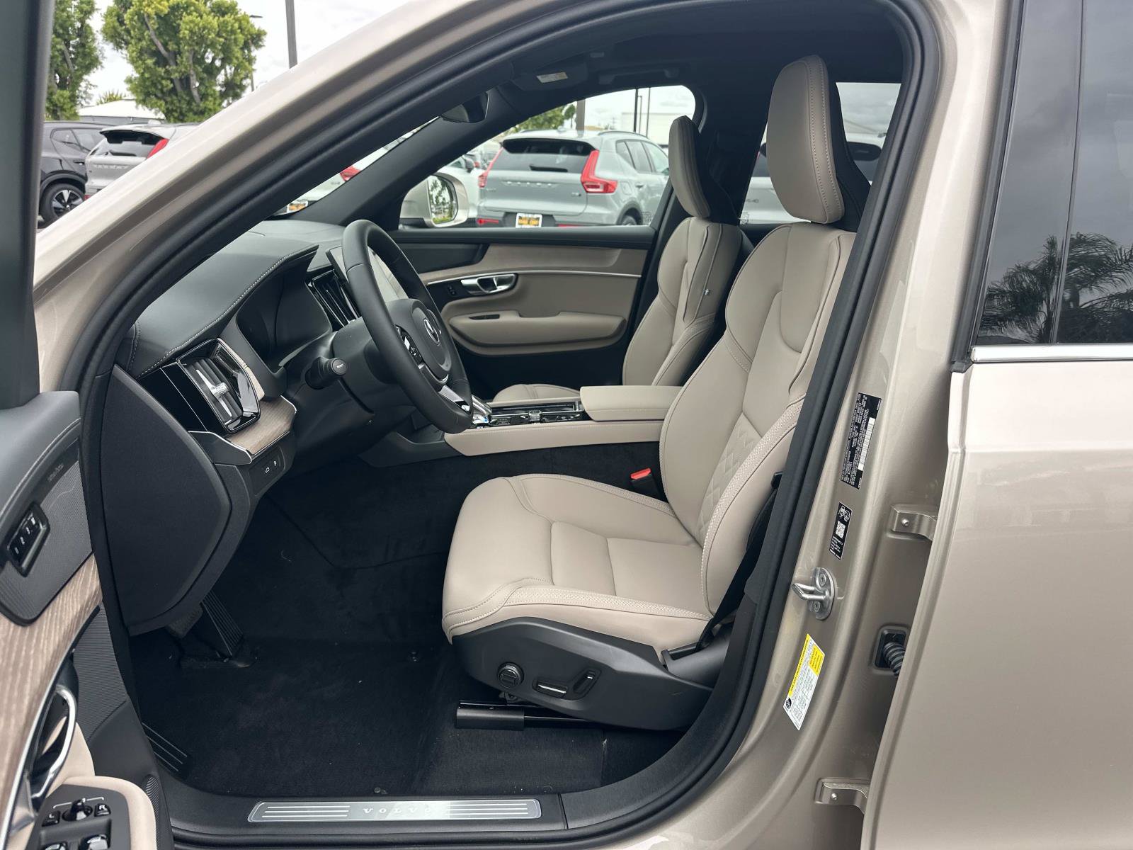 New 2026 Volvo XC90 T8 Plus w/ Protection Package Premier AWD/4WD image 13