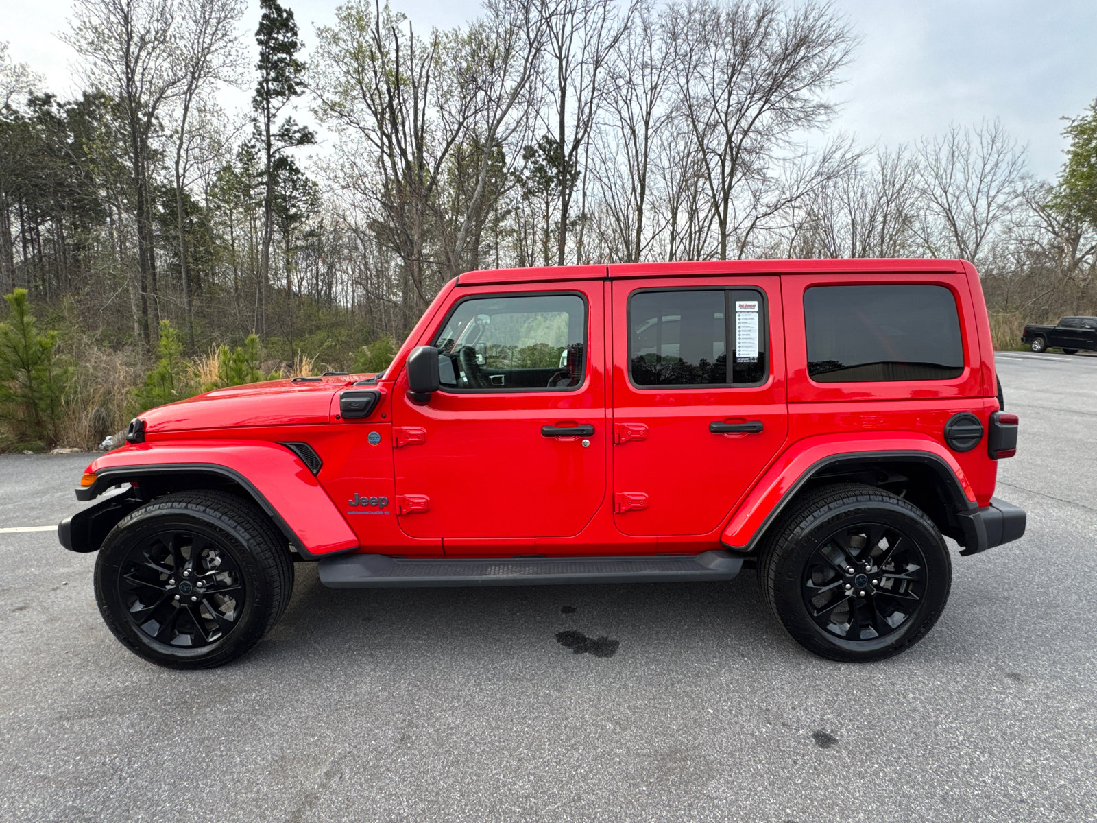 Used 2025 Jeep Wrangler Sahara image 8