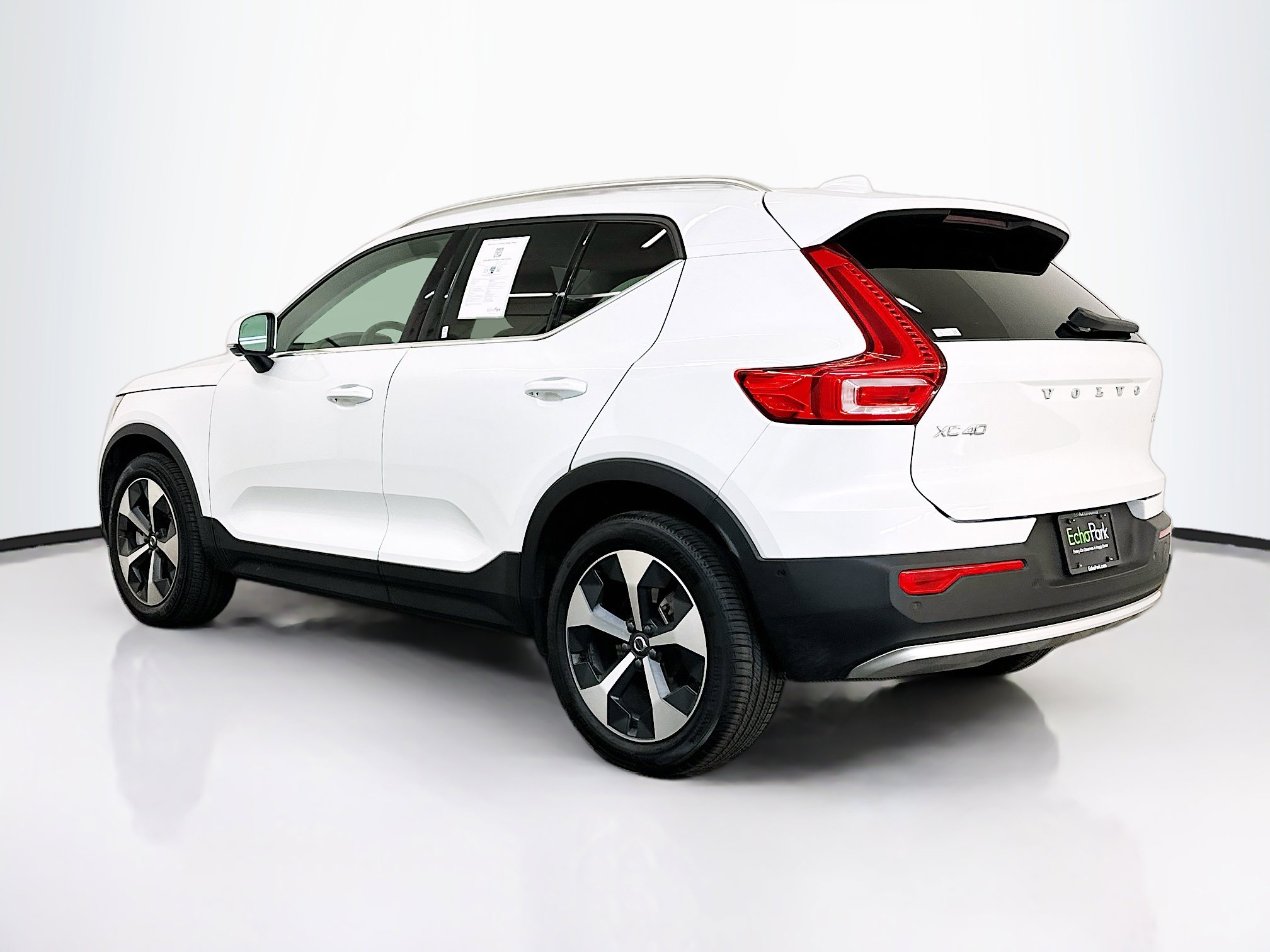 Used 2025 Volvo XC40 B5 Plus image 5