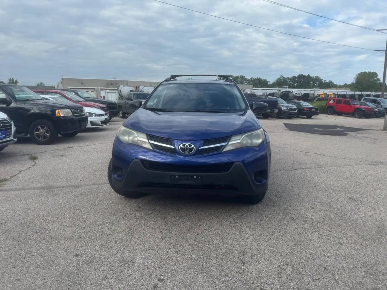 Used 2014 Toyota RAV4 LE AWD/4WD image 2