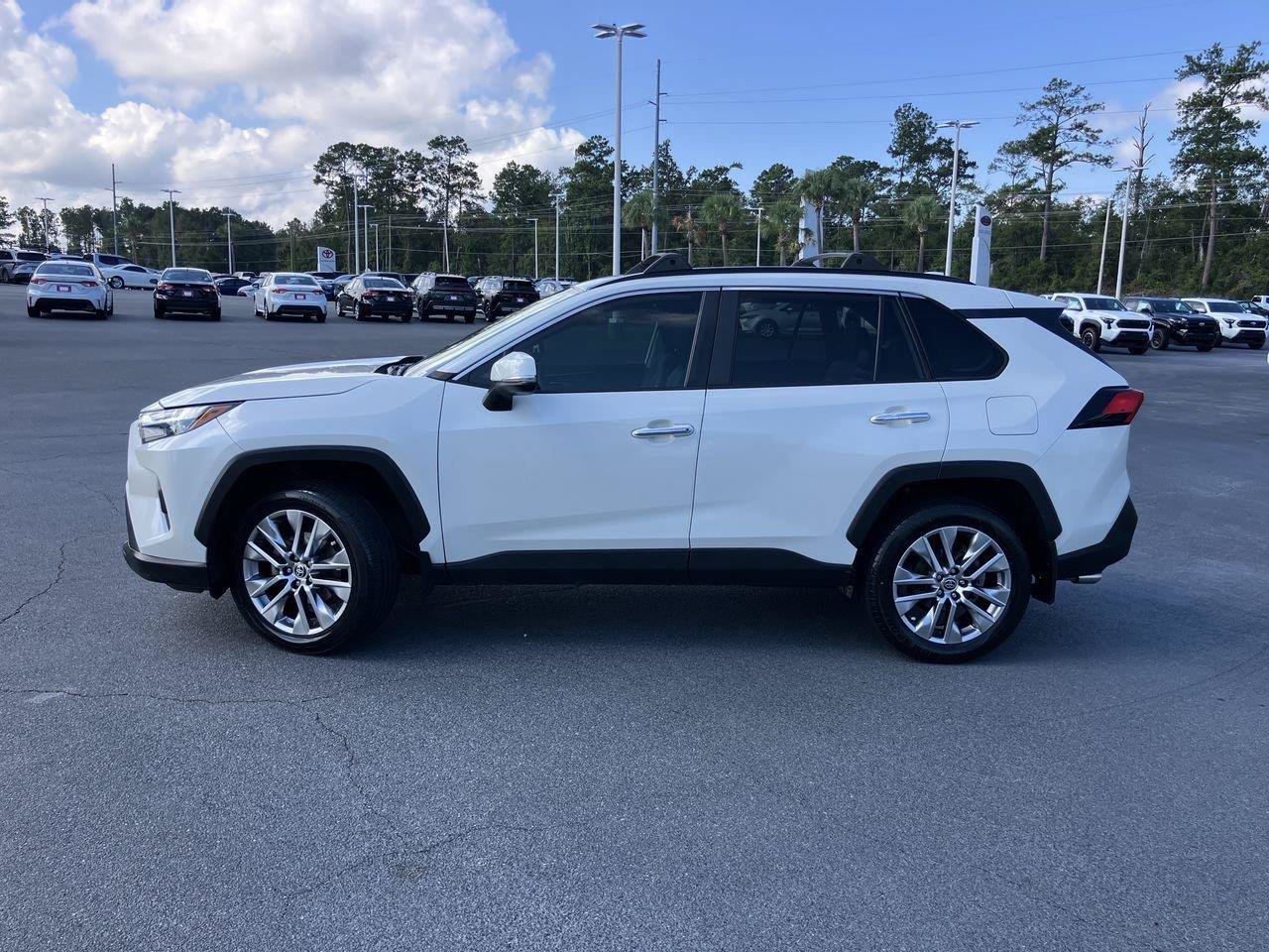 Used 2022 Toyota RAV4 XLE Premium AWD/4WD image 2