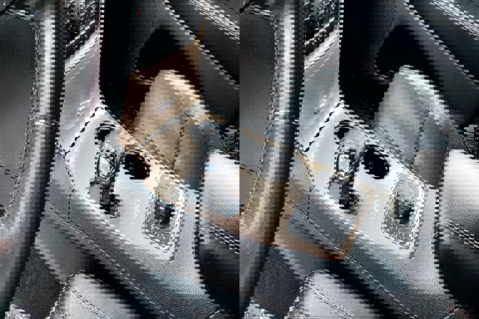 Used 2015 Jeep Grand Cherokee Limited w/ Luxury Group II image 16