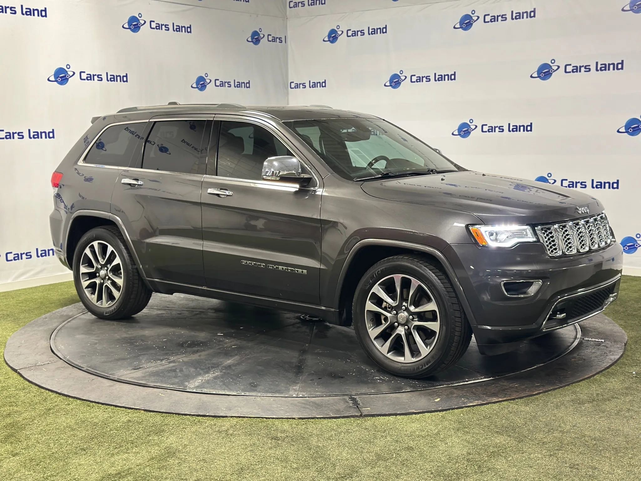 Used 2018 Jeep Grand Cherokee Overland image 2