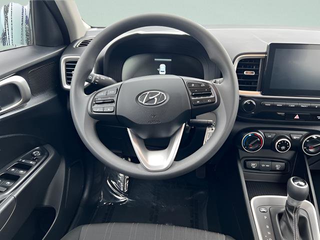Certified 2025 Hyundai Venue SE image 17