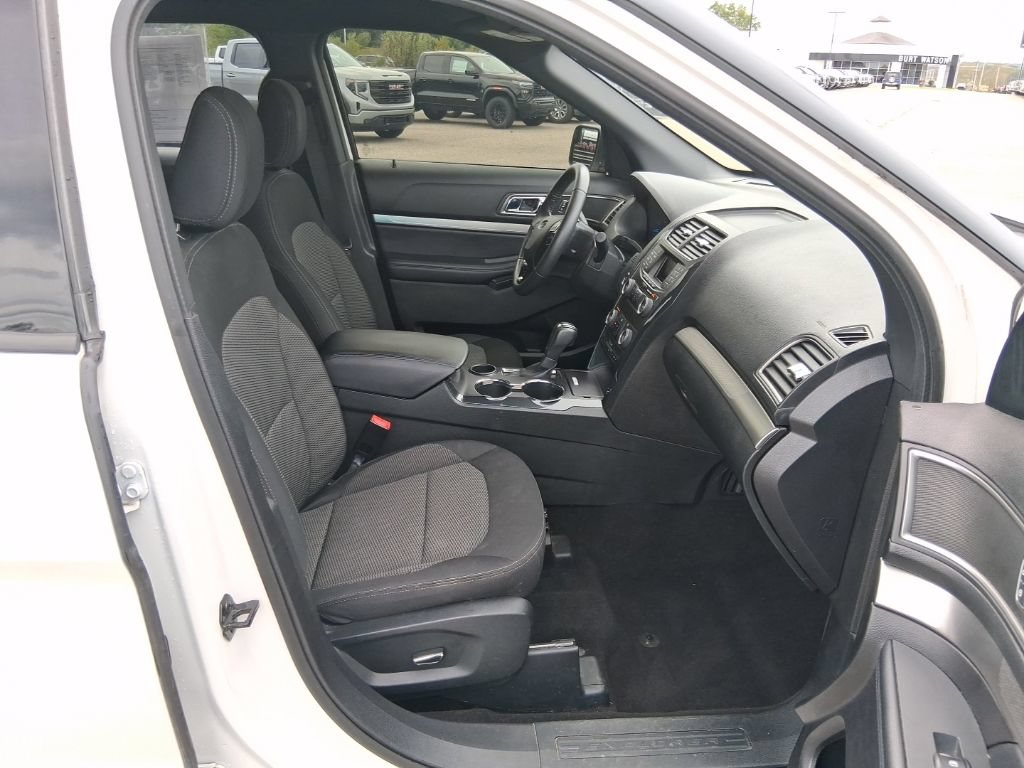 Used 2018 Ford Explorer XLT FWD image 10