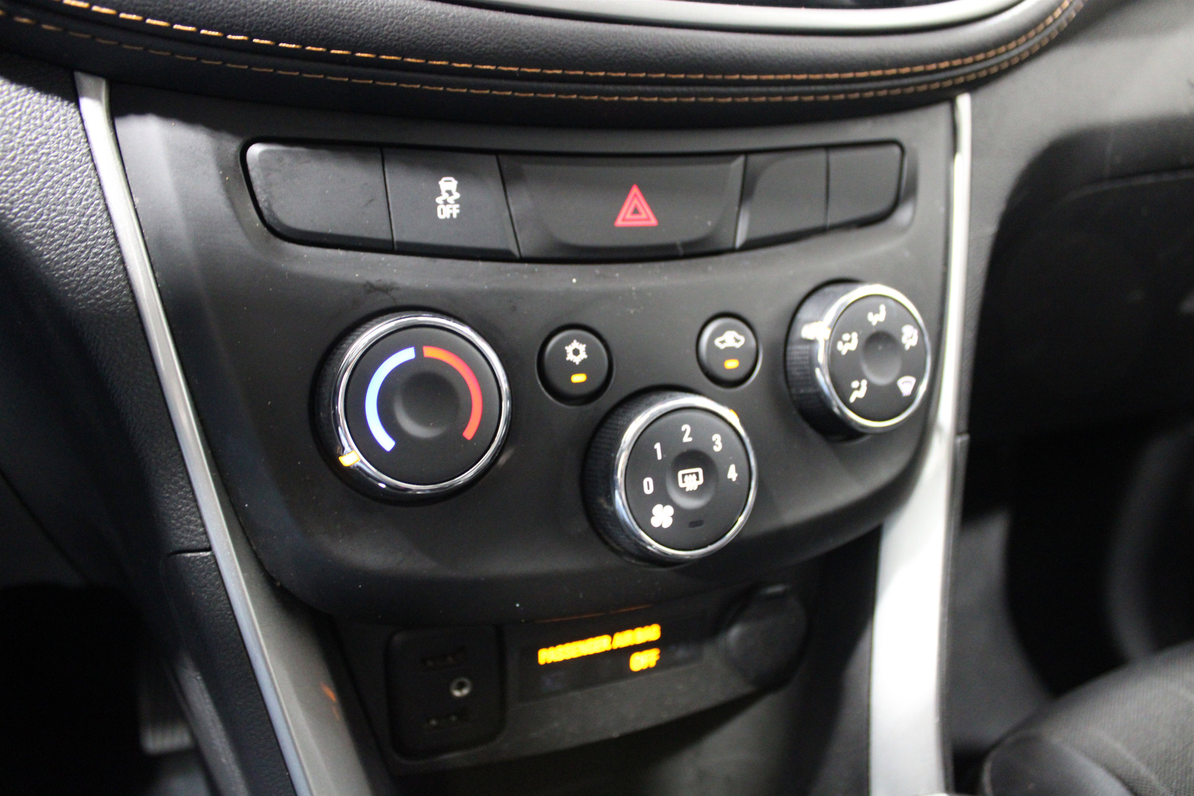 Used 2019 Chevrolet Trax LT w/ LT Convenience Package FWD image 15