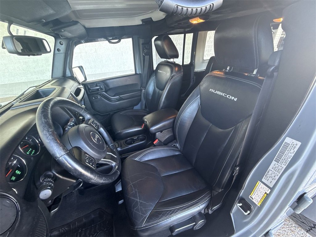 Used 2015 Jeep Wrangler Unlimited Rubicon w/ Connectivity Group image 17