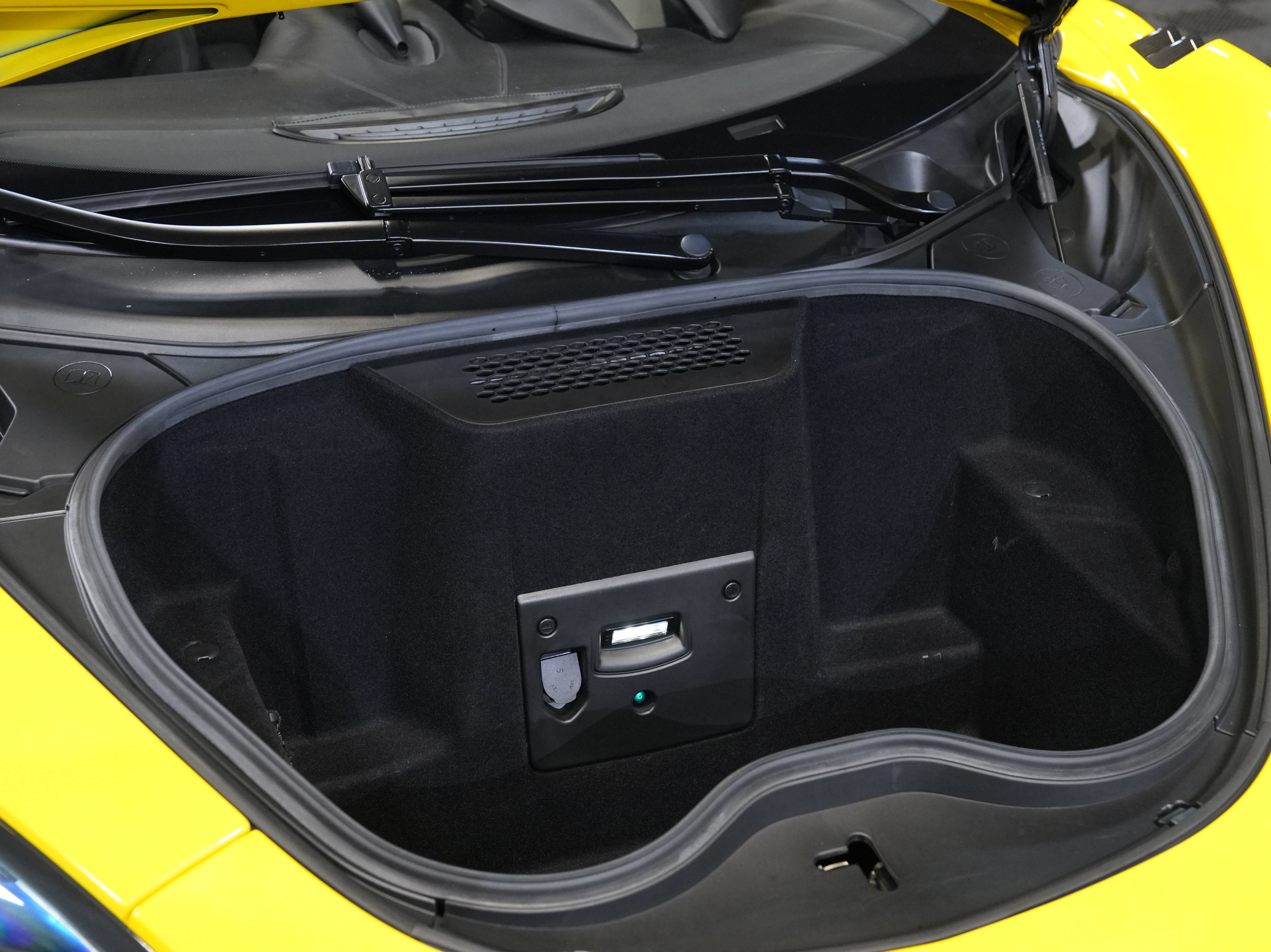 Used 2020 McLaren 600LT Spider RWD image 44