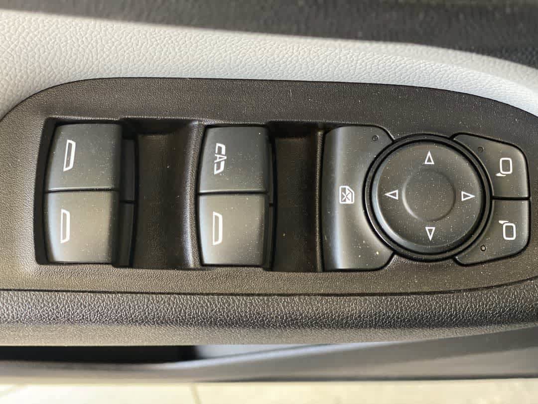 Used 2021 Chevrolet Equinox LS w/ LPO, Blackout Package AWD/4WD image 16