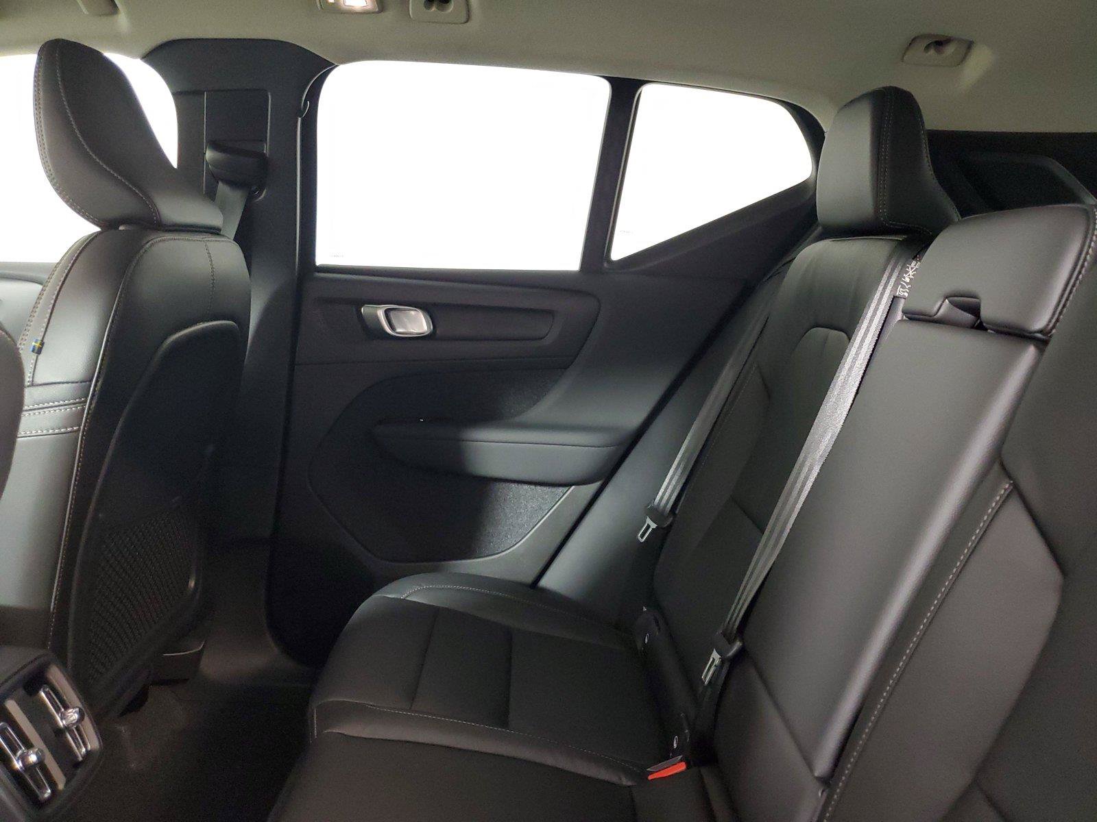 Certified 2026 Volvo XC40 B5 Core AWD/4WD image 12