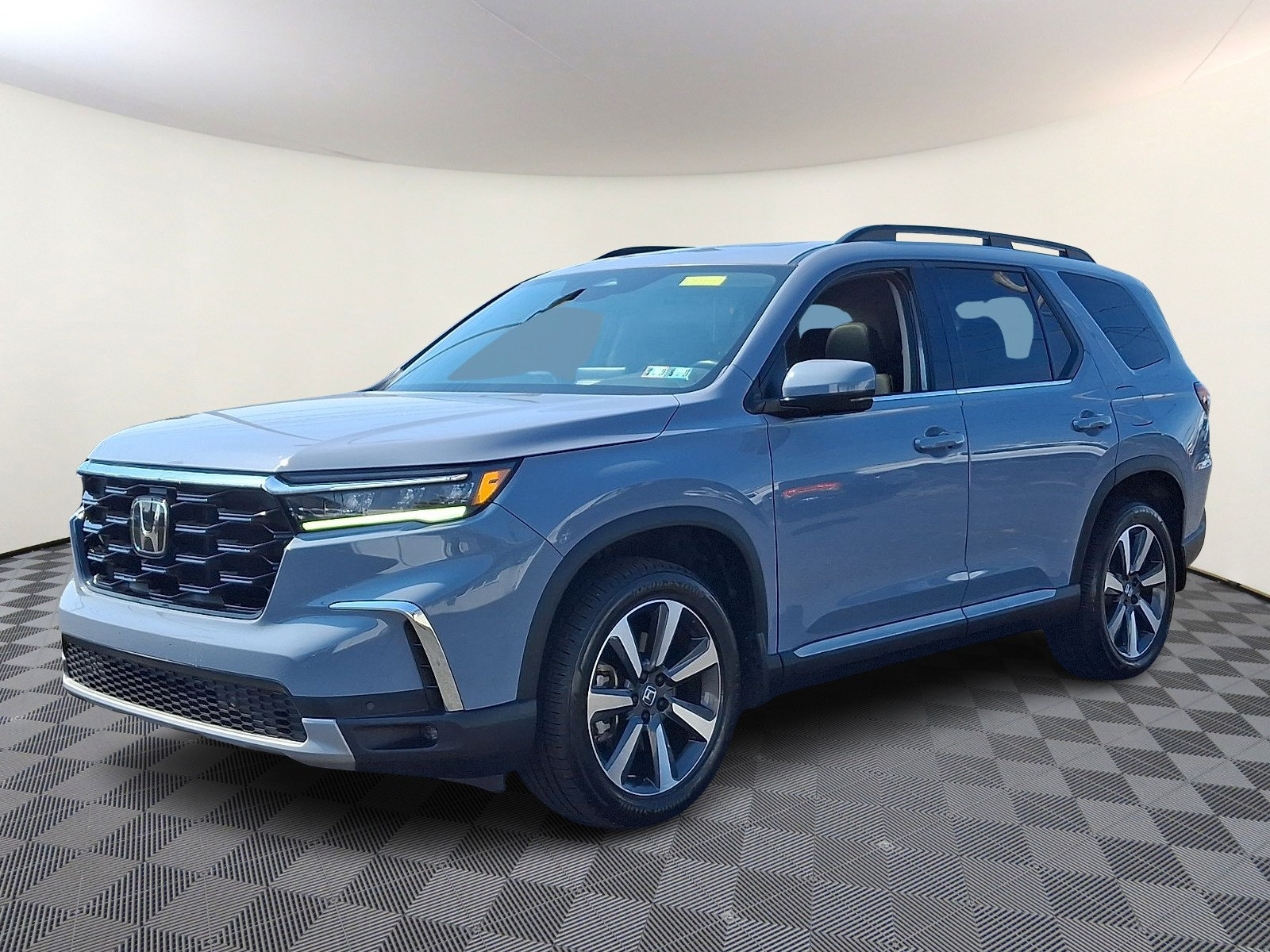 Used 2023 Honda Pilot Touring image 3