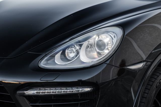 Used 2013 Porsche Cayenne Turbo image 47