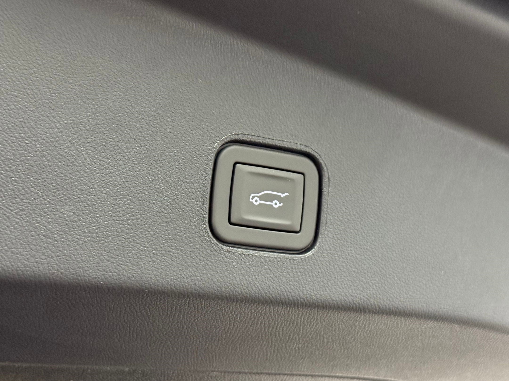 New 2026 Cadillac Lyriq Sport AWD/4WD image 42