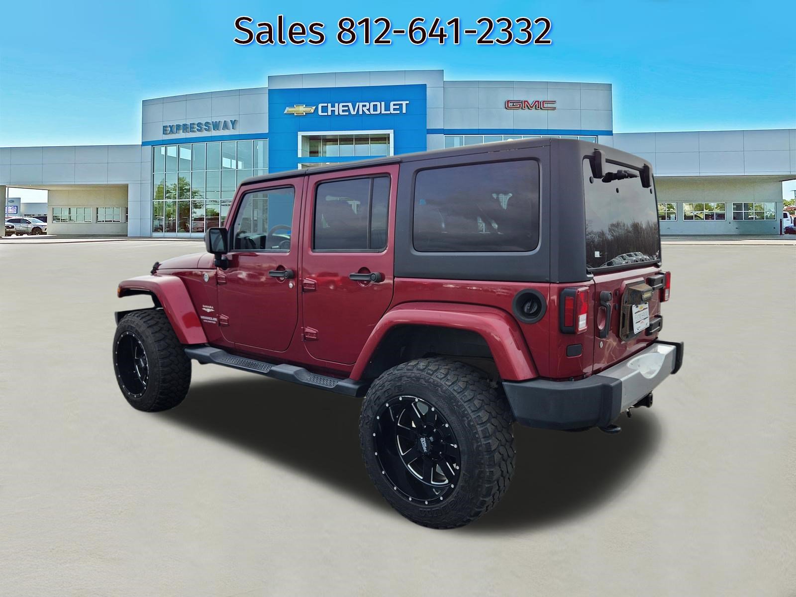 Used 2012 Jeep Wrangler Unlimited Sahara w/ Dual Top Group AWD/4WD image 5