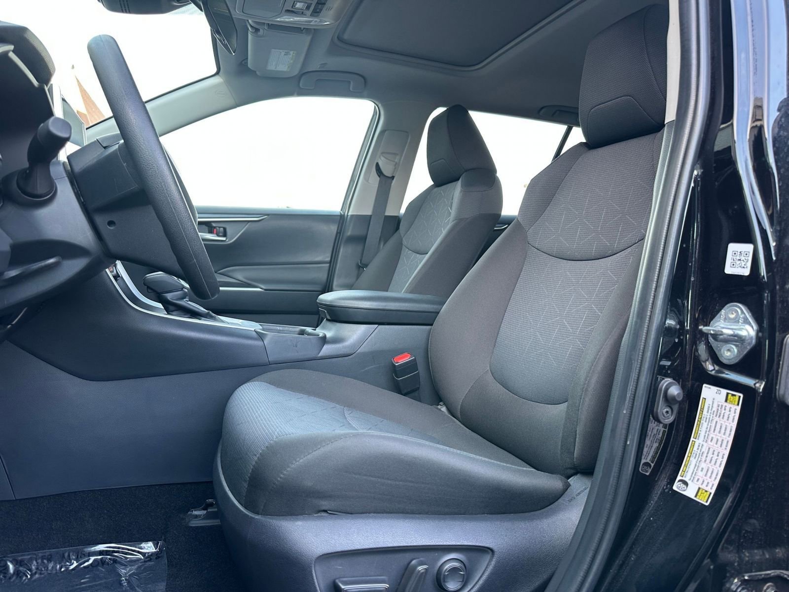 Used 2025 Toyota RAV4 XLE image 28