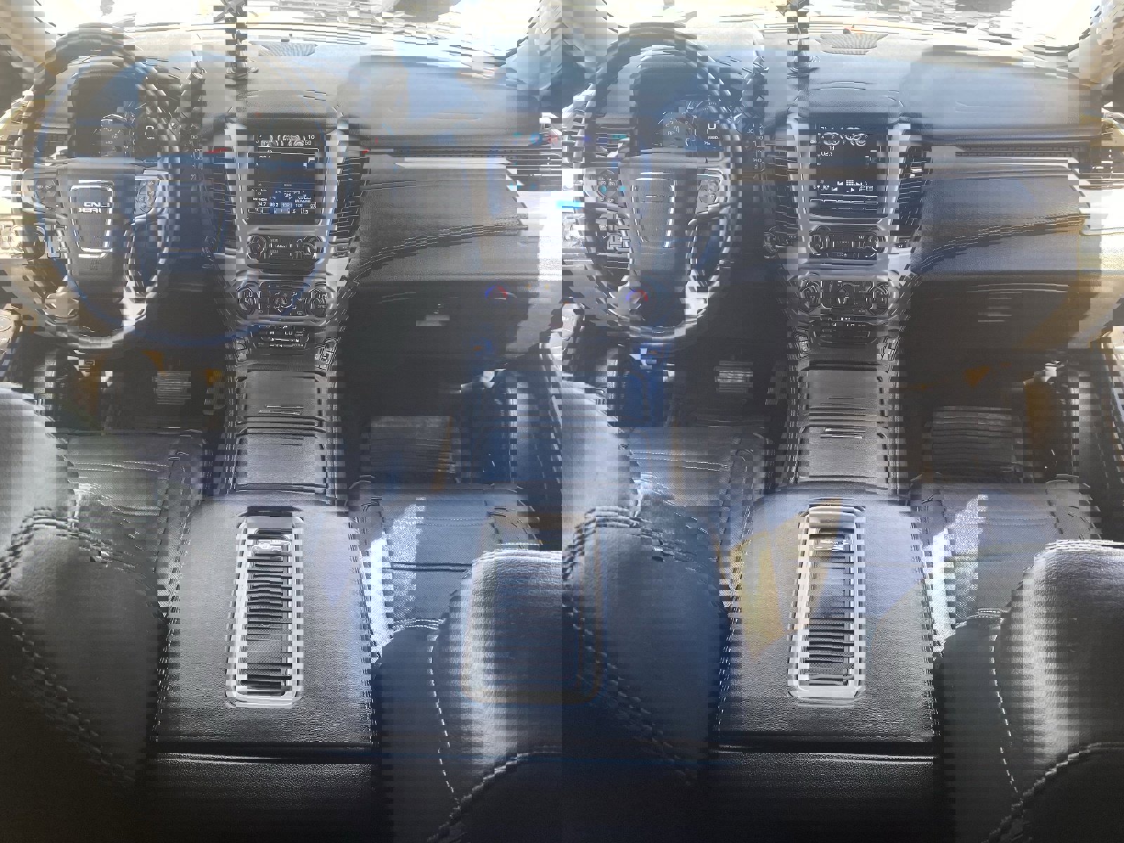 Used 2018 GMC Yukon Denali w/ Open Road Package image 16