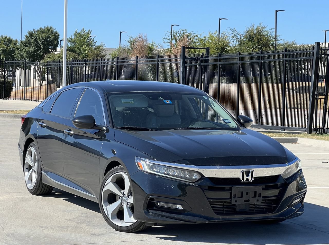 Used 2018 Honda Accord Touring image 1