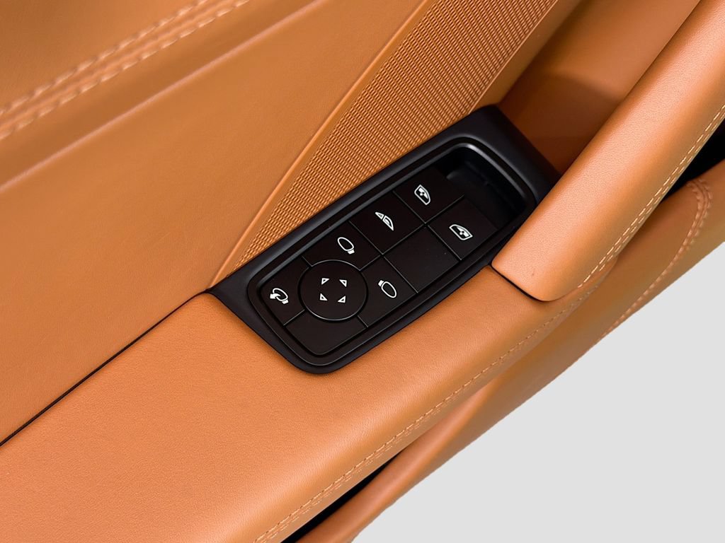 Used 2025 Porsche 911 Carrera image 18