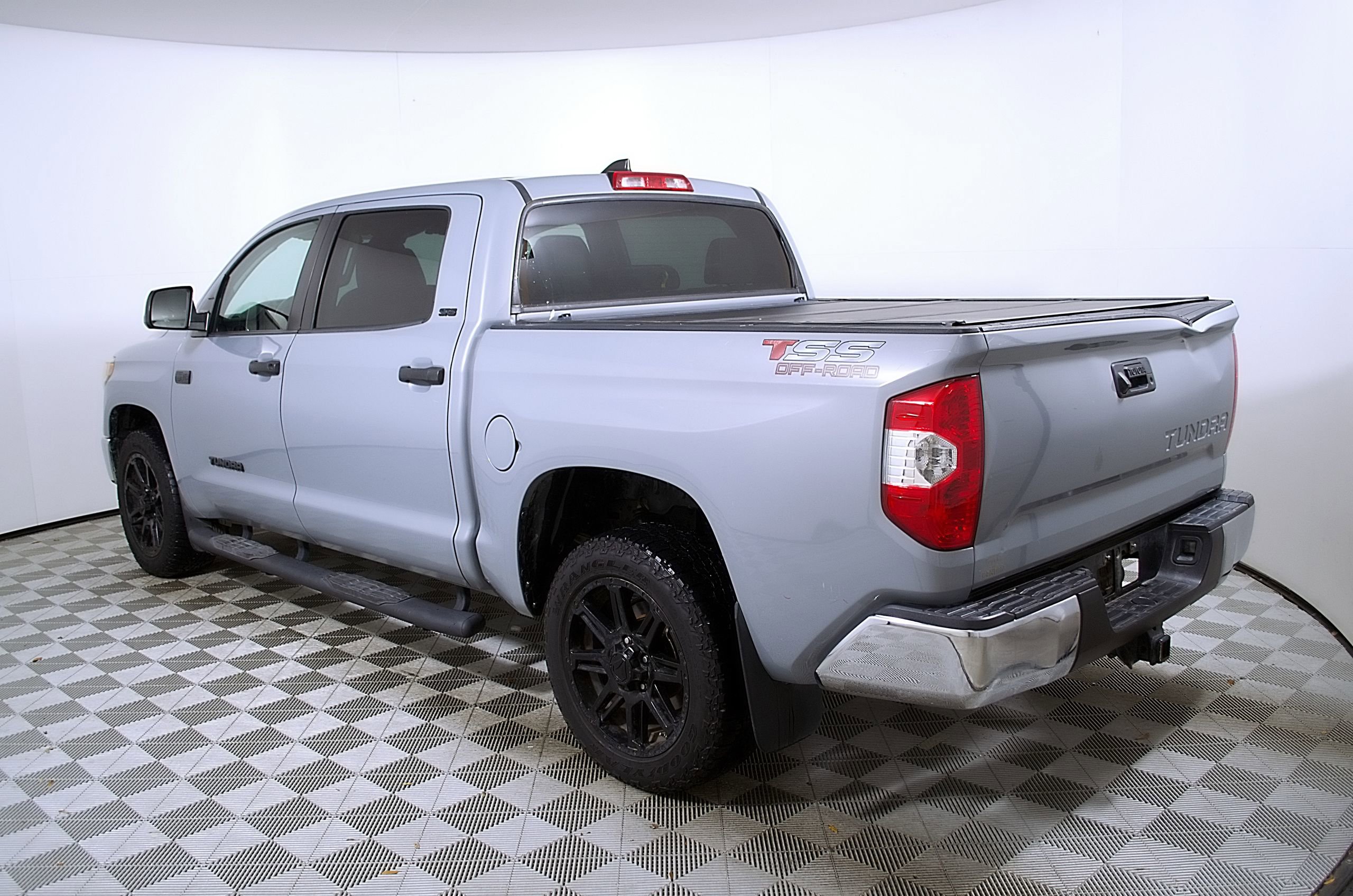 Used 2020 Toyota Tundra SR5 w/ SR5 Leather Package RWD image 10