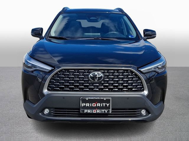 Used 2024 Toyota Corolla Cross XLE w/ Convenience Package image 2