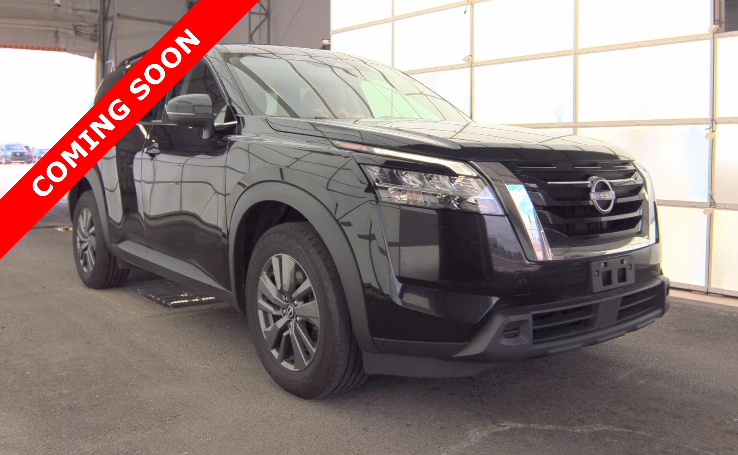 Used 2022 Nissan Pathfinder SV AWD/4WD image 3