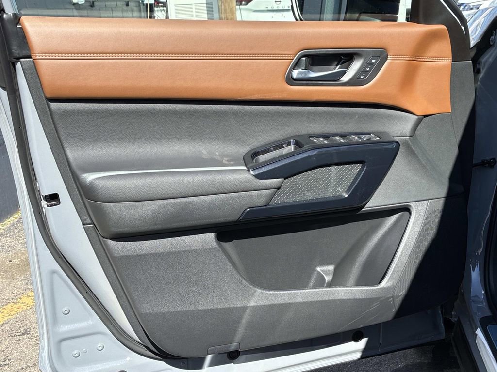 New 2026 Nissan Pathfinder Platinum AWD/4WD image 11
