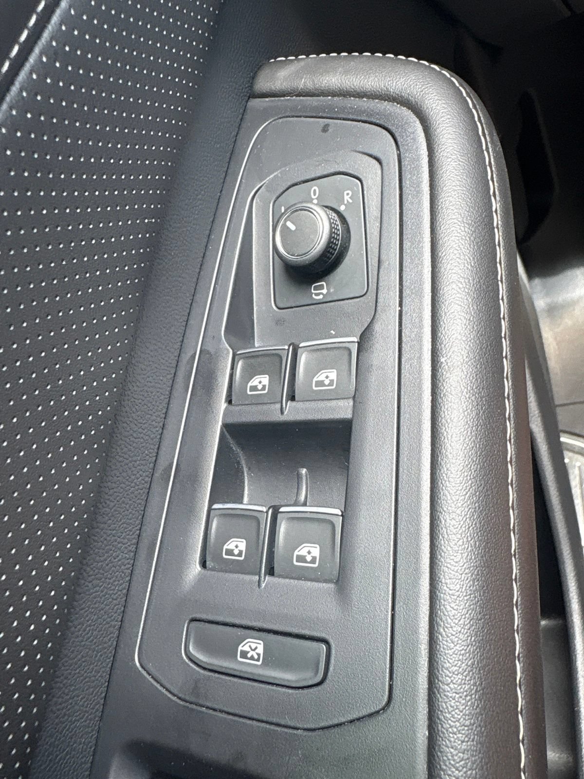 Used 2024 Volkswagen Atlas SEL Premium R-Line AWD/4WD image 18