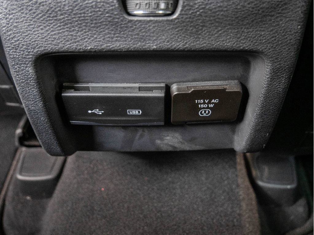 Used 2019 Jeep Cherokee Limited image 16