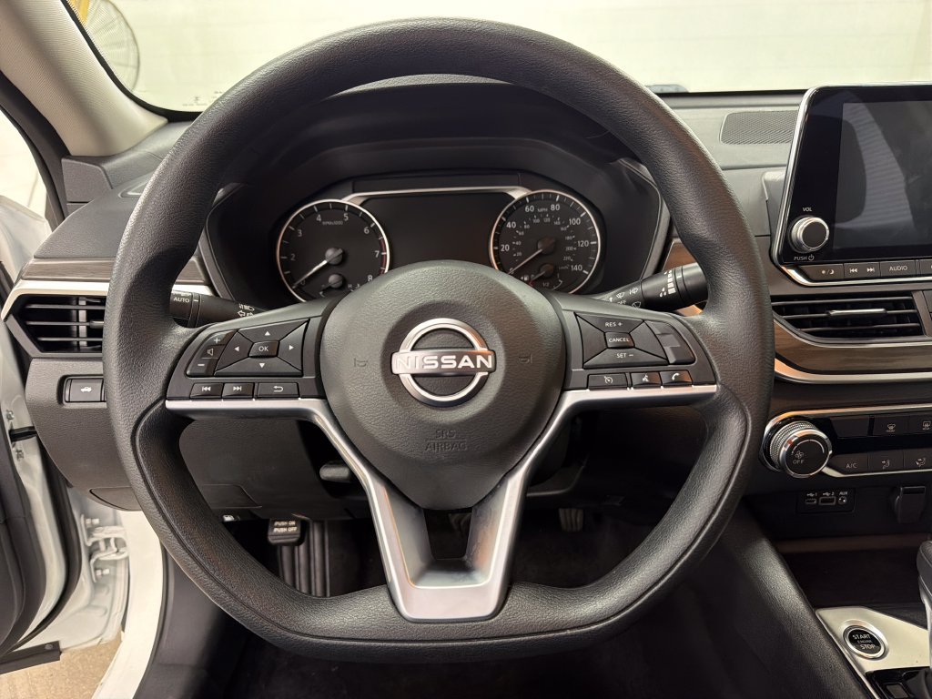 Used 2025 Nissan Altima 2.5 SV FWD image 18