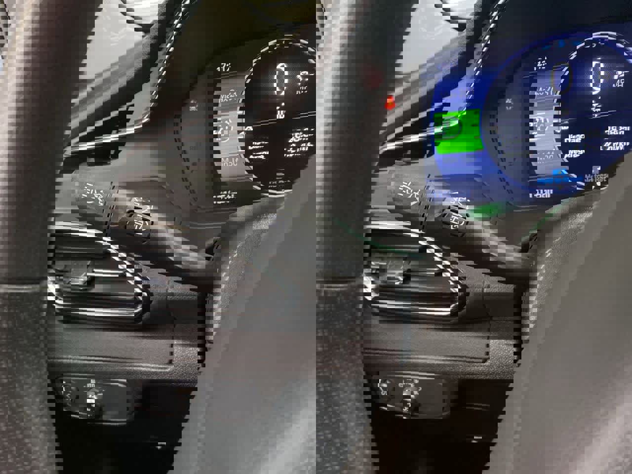 Used 2023 Chevrolet Bolt EUV LT image 24