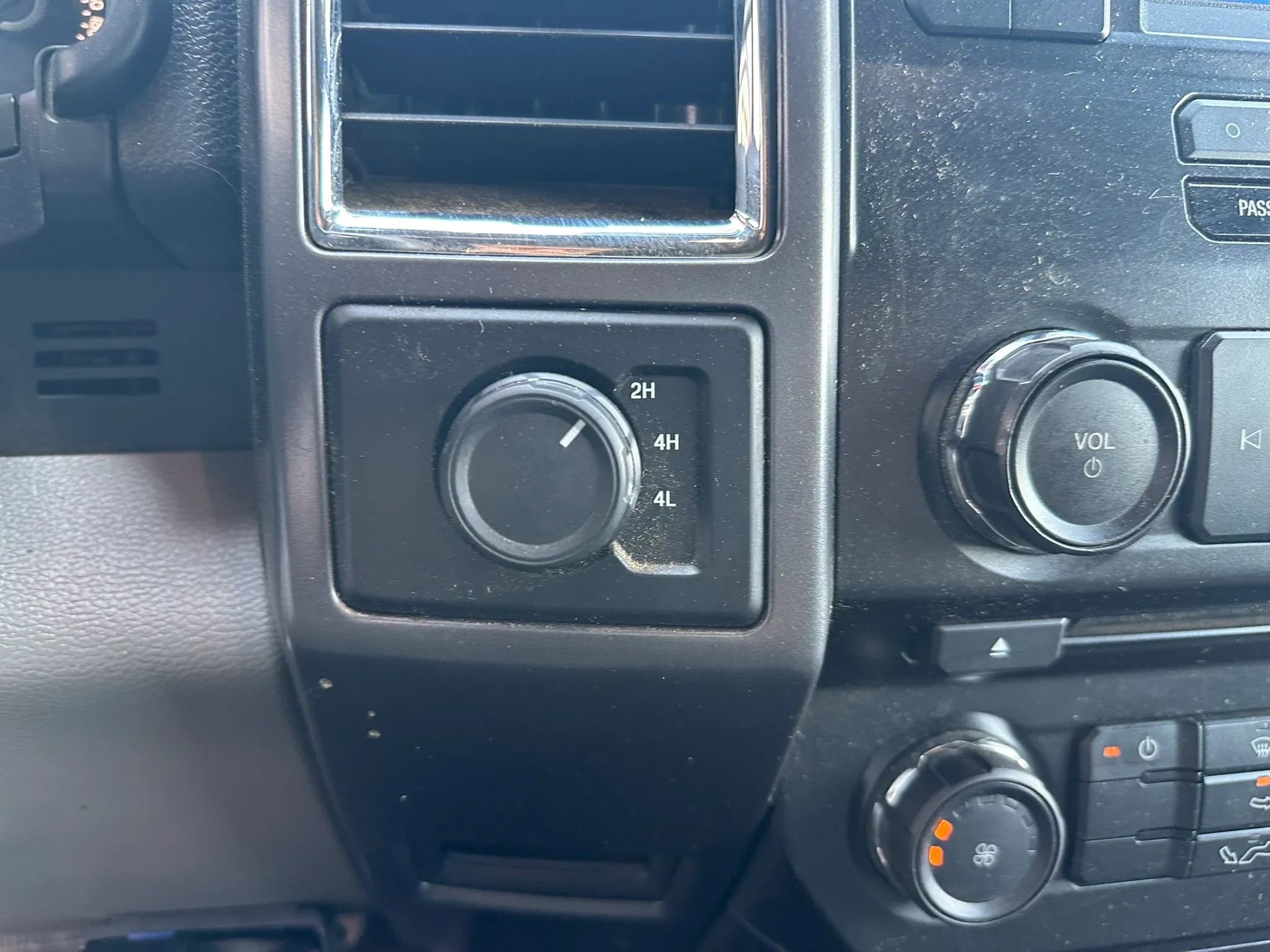 Used 2015 Ford F150 XLT AWD/4WD image 13