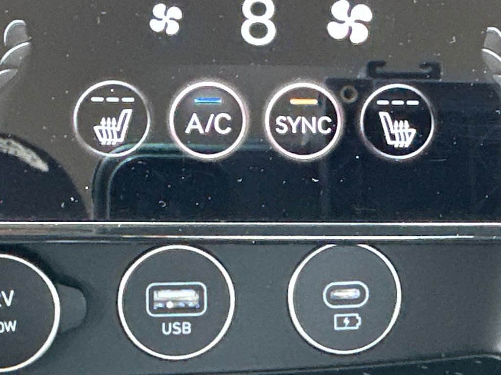 Used 2025 Genesis G70 2.5T image 30