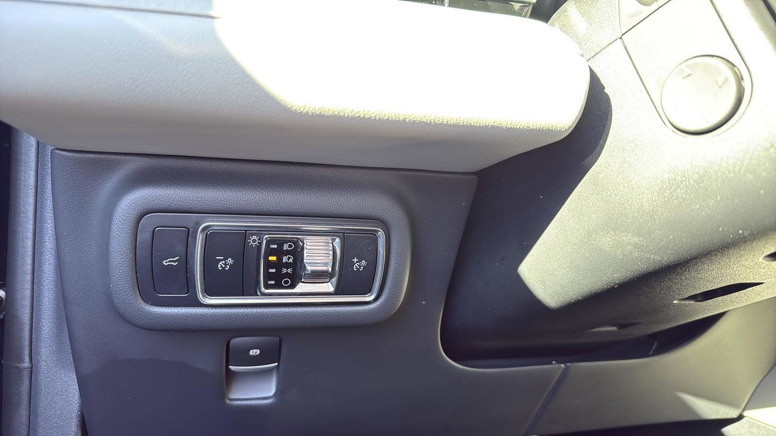 Used 2024 Lincoln Nautilus Reserve image 18