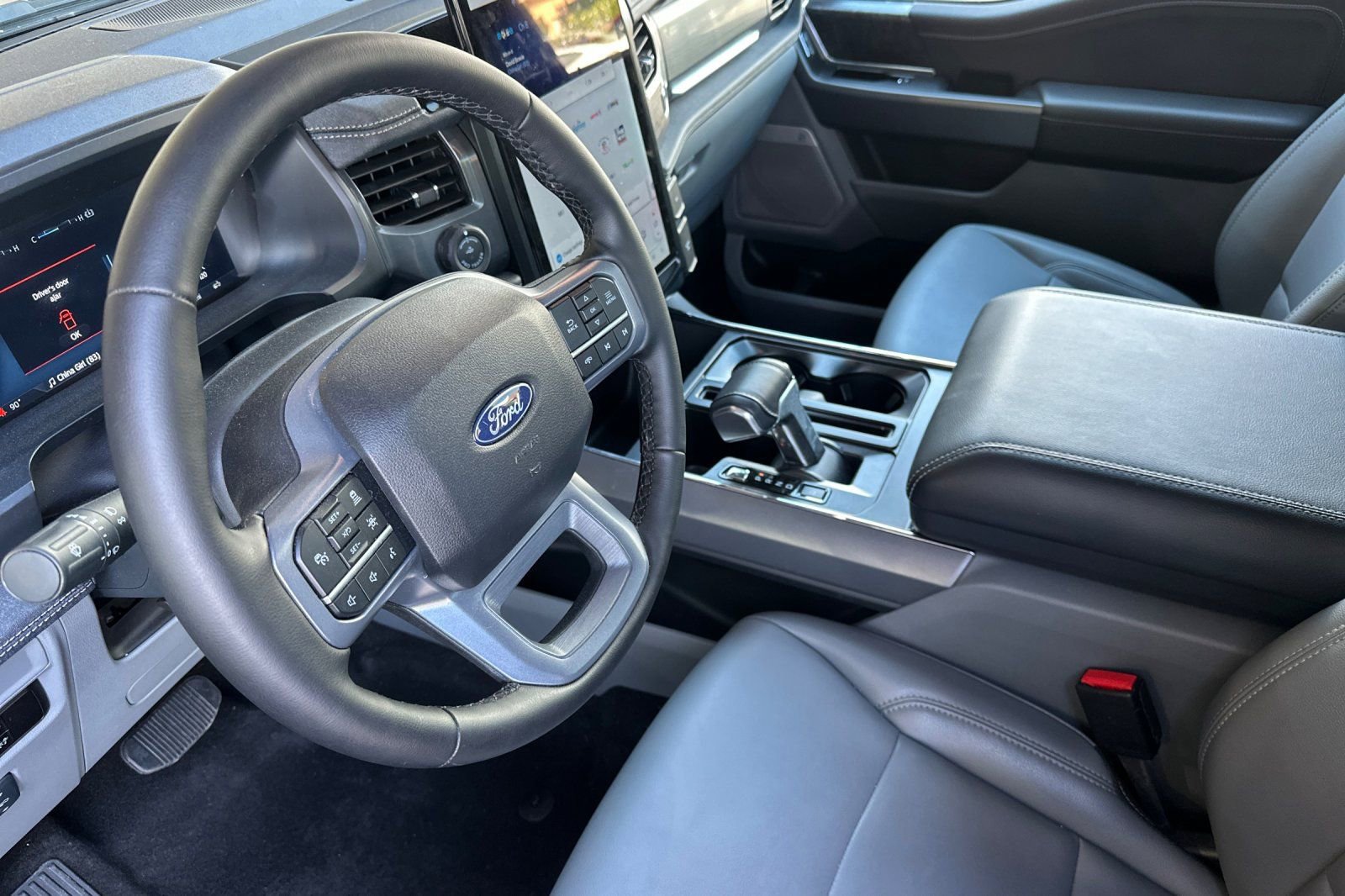 Used 2025 Ford F150 Lightning Flash image 4