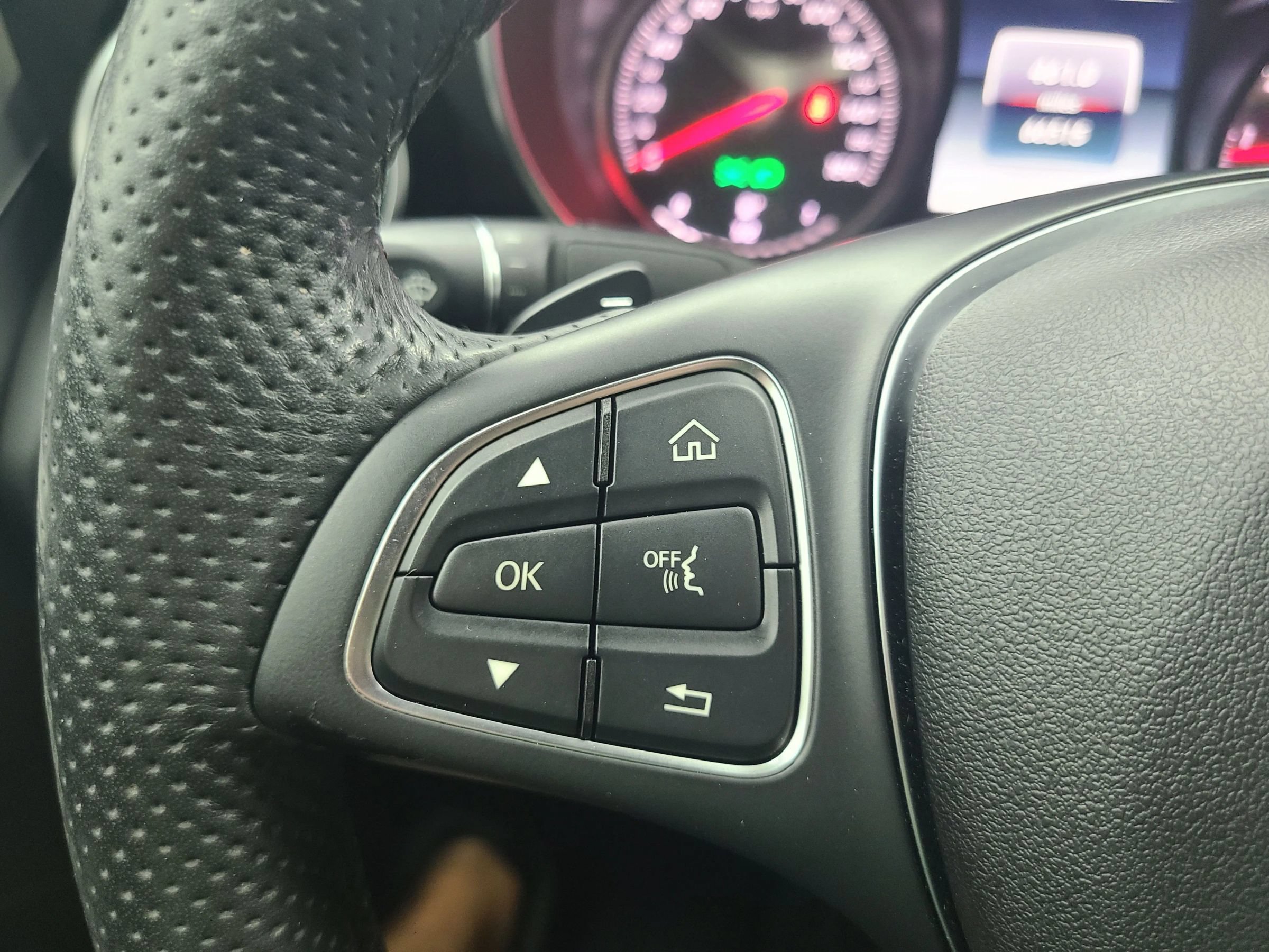 Used 2018 Mercedes-Benz C 300 4MATIC Sedan image 31