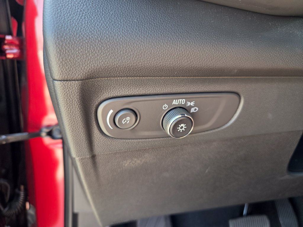 Used 2023 Buick Envision Essence AWD/4WD image 23