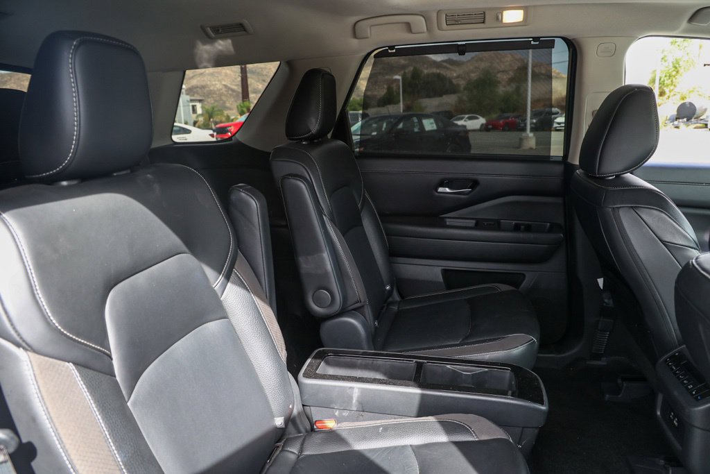 Used 2024 Nissan Pathfinder SL w/ SL Premium Package FWD image 19