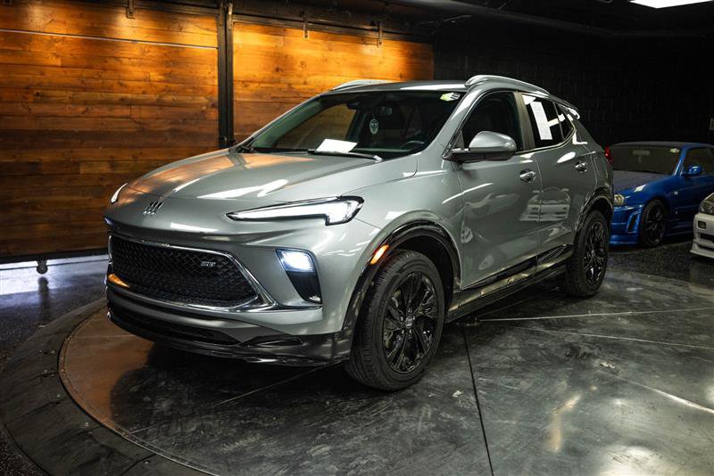 Used 2024 Buick Encore GX Sport Touring image 2