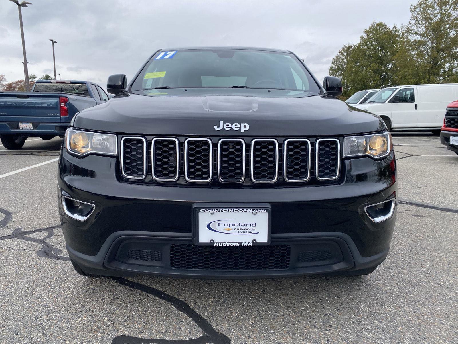 Used 2017 Jeep Grand Cherokee Laredo image 2