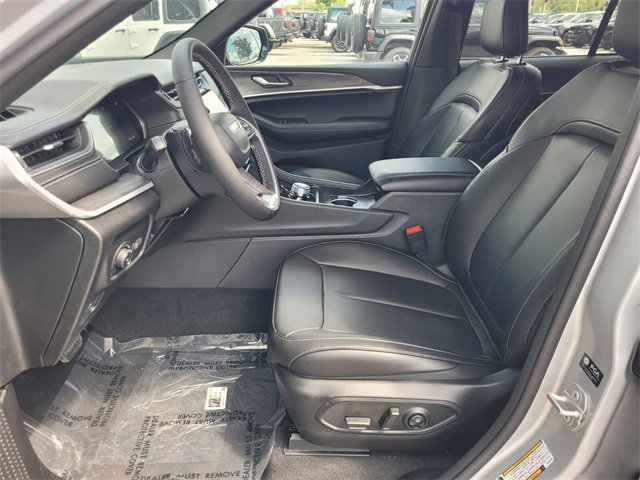 New 2025 Jeep Grand Cherokee Limited image 4