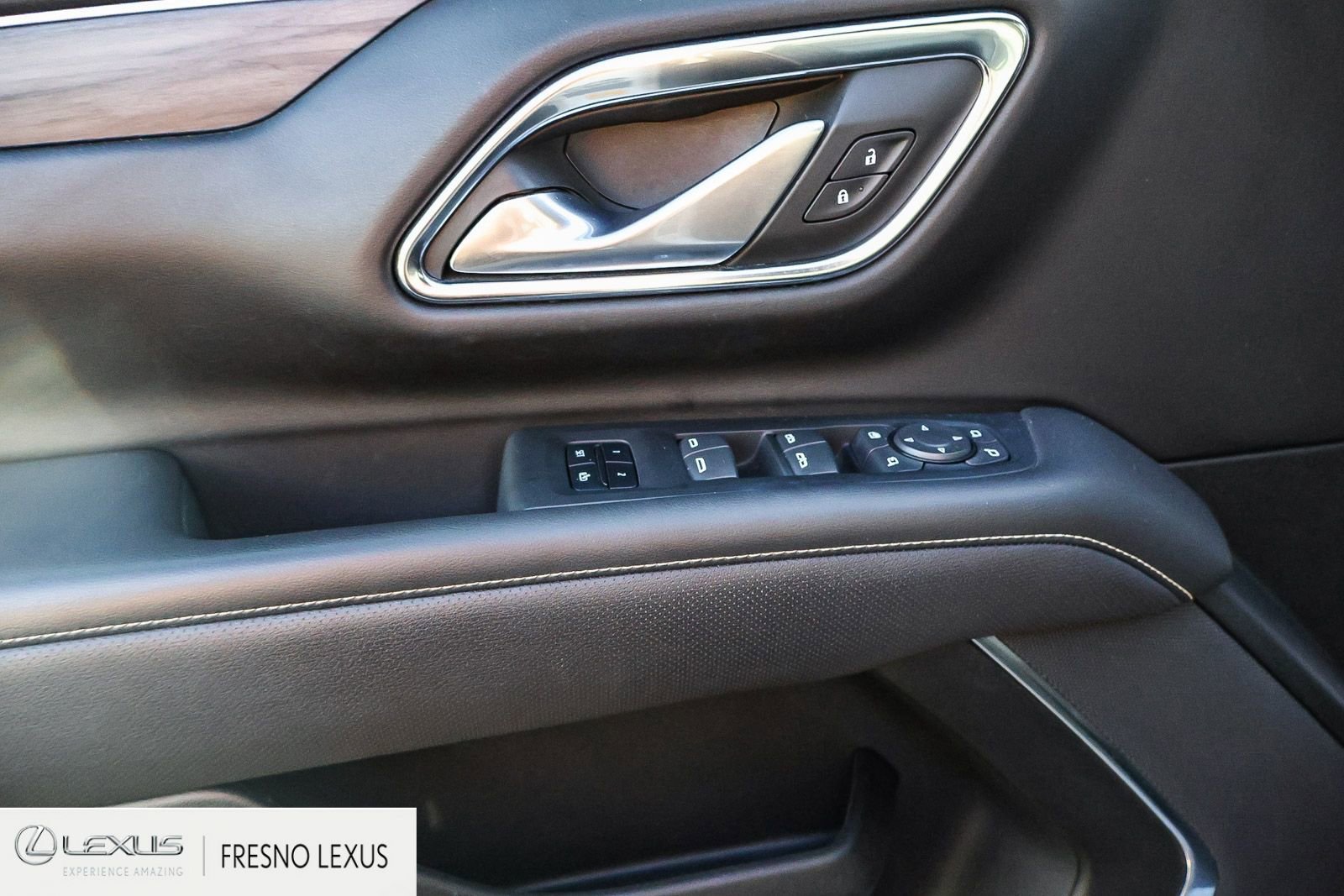 Used 2022 GMC Yukon SLT w/ SLT Premium Package image 23