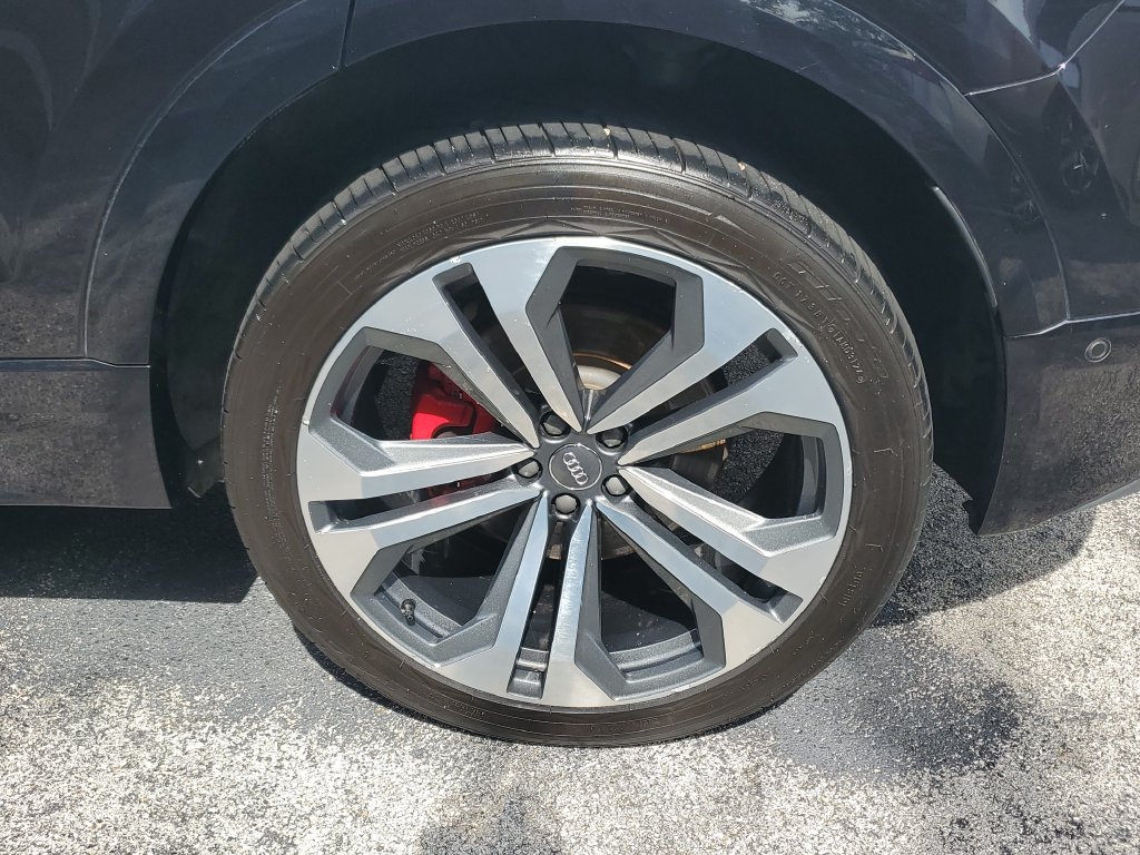 Used 2019 Audi Q8 Prestige w/ Luxury Package AWD/4WD image 7