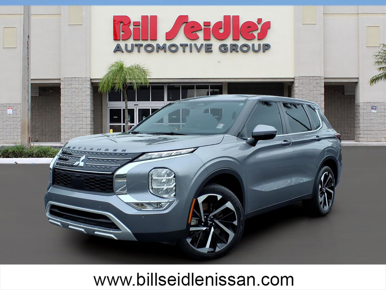 Used 2024 Mitsubishi Outlander SE image 1