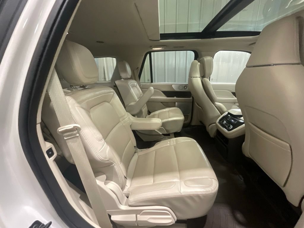 Used 2021 Lincoln Navigator Reserve w/ Luxury Package AWD/4WD image 15