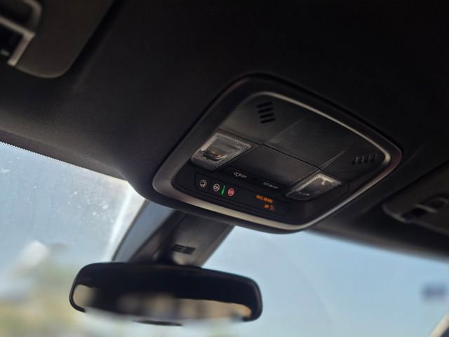 Used 2023 Chevrolet Traverse LT image 34