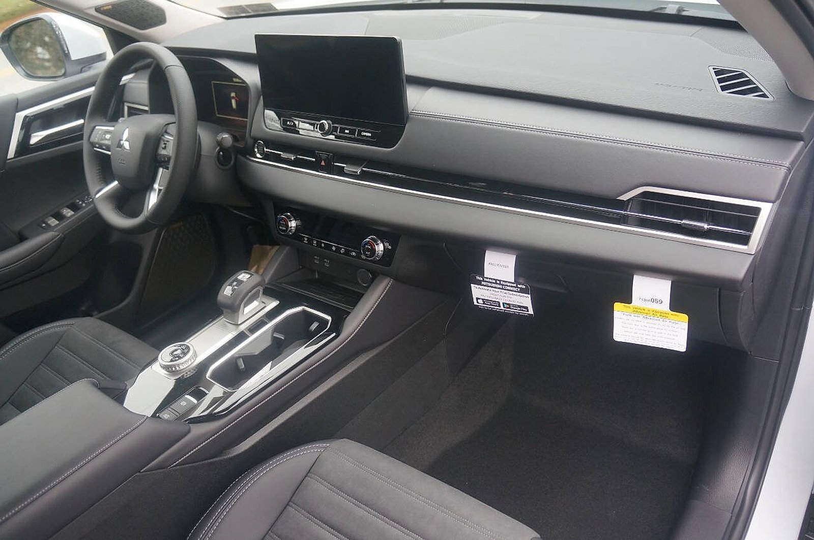 New 2025 Mitsubishi Outlander SE image 22