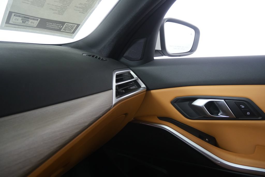 Certified 2025 BMW 330i Sedan RWD image 28