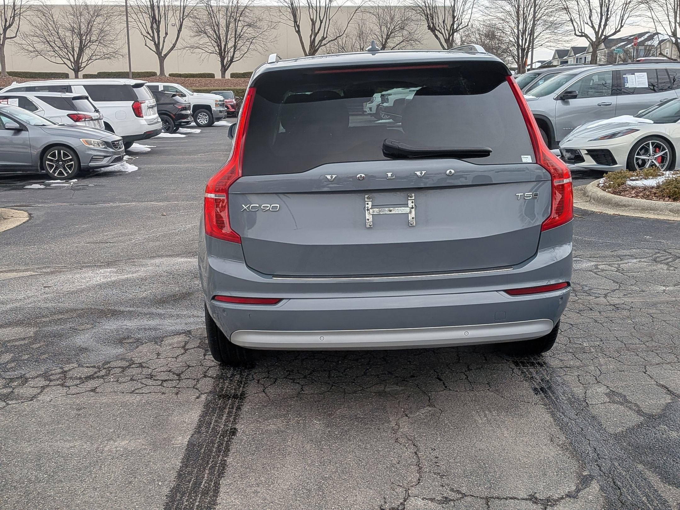 Used 2022 Volvo XC90 T5 Momentum w/ Climate Package image 8