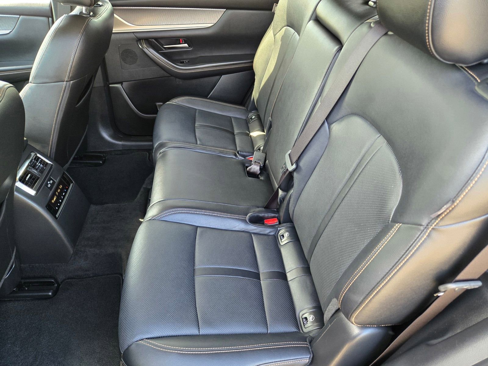 Certified 2024 MAZDA CX-90 Plug-In Hybrid w/ Preferred AWD/4WD image 13